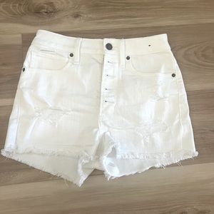 ABERCROMBIE AND FITCH WHITE DENIM SHORTS SIZE 25/0